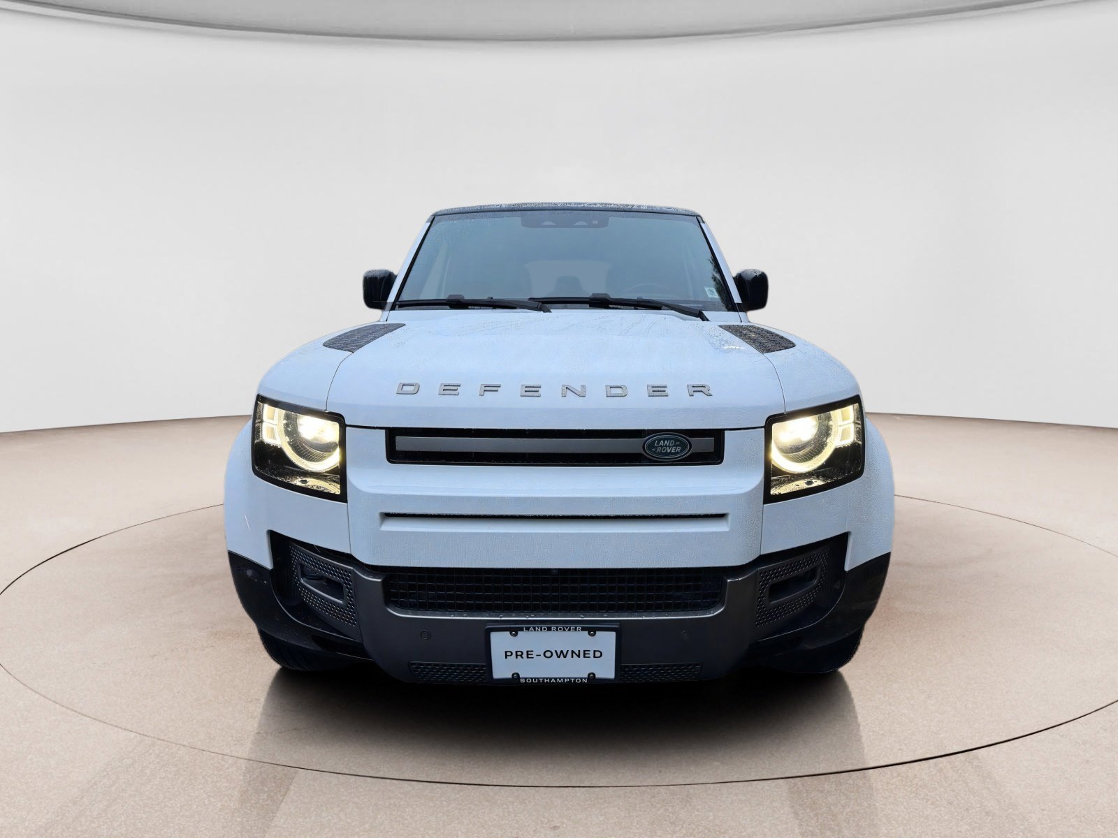 Used 2023 Land Rover Defender 110 X-Dynamic SE image 9