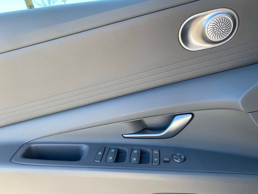 Certified 2024 Hyundai Elantra SE image 21