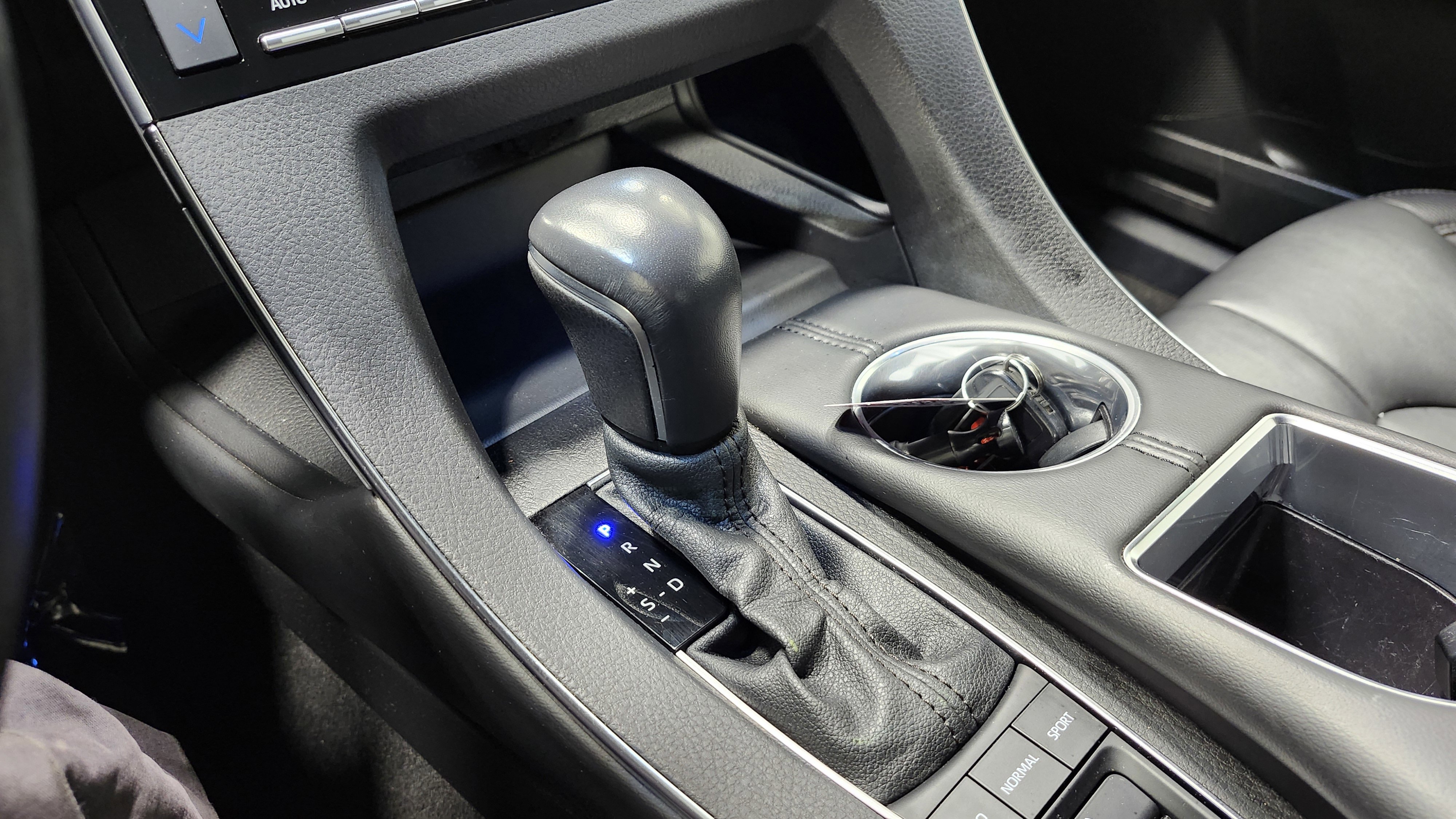 Used 2022 Toyota Avalon XLE image 32