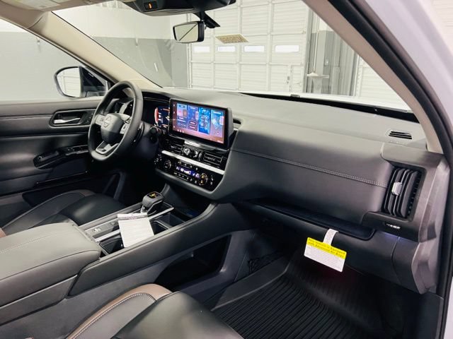 New 2026 Nissan Pathfinder Platinum FWD image 35