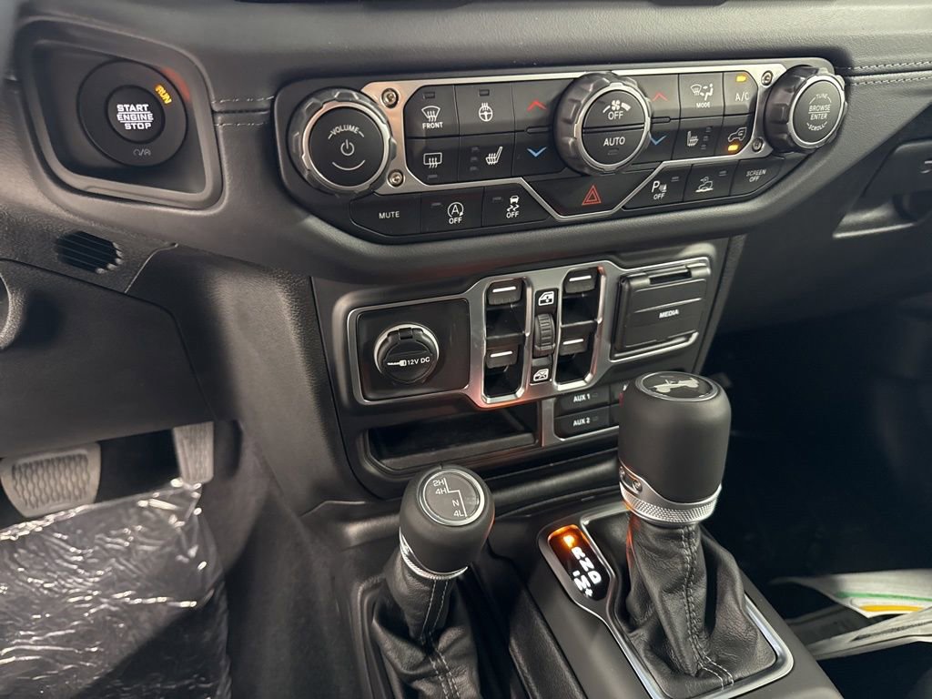 New 2025 Jeep Wrangler Sahara image 32