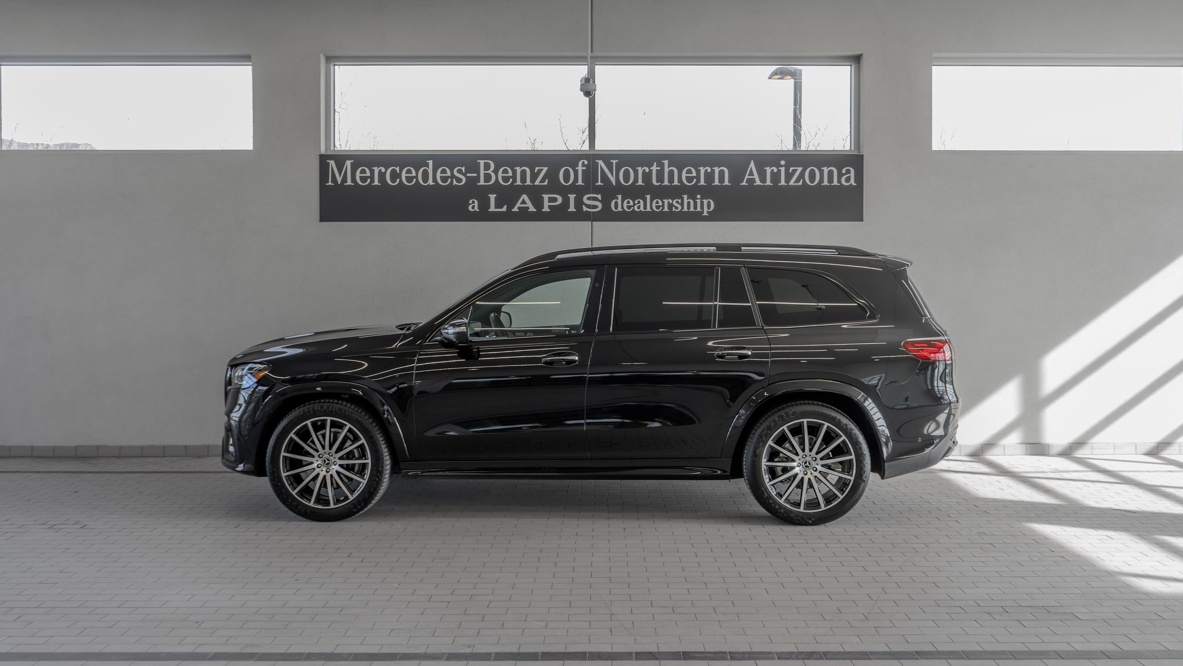 Certified 2025 Mercedes-Benz GLS 450 4MATIC w/ AMG Line Exterior image 2