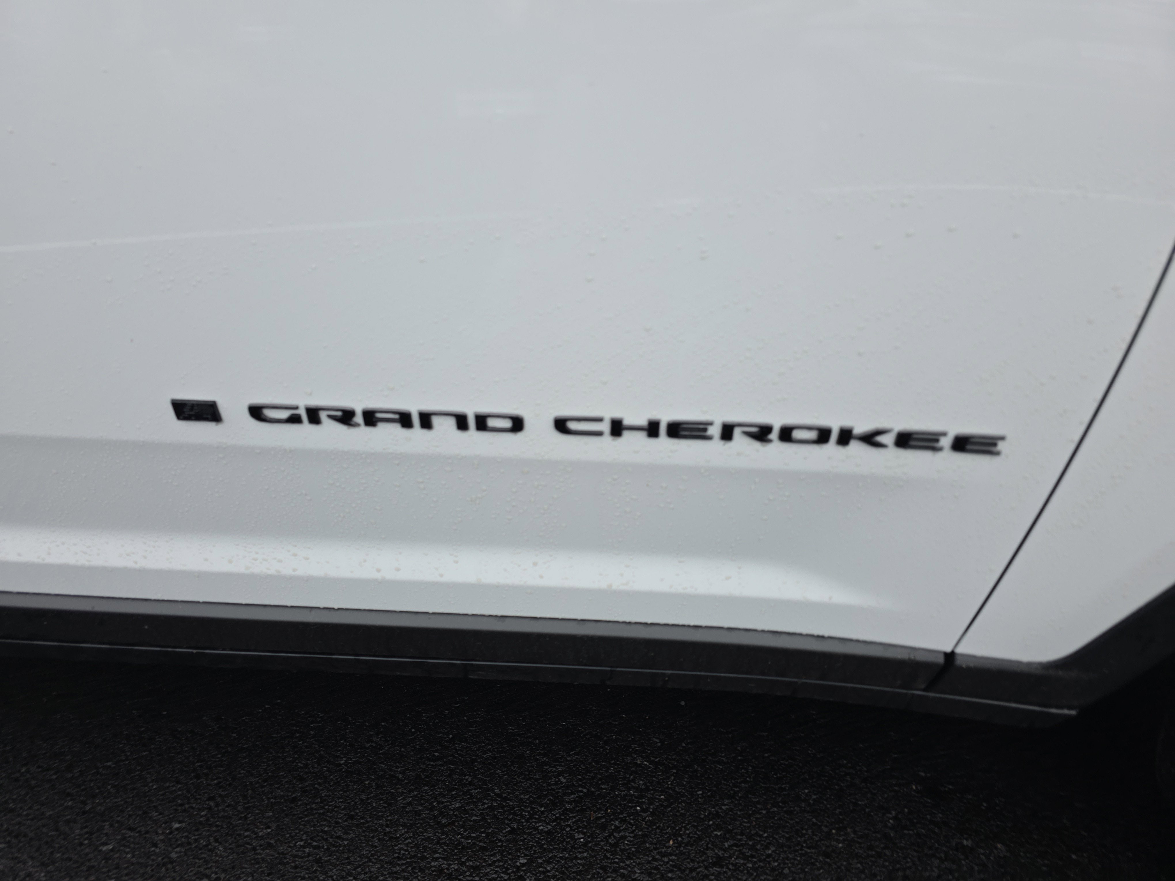 New 2025 Jeep Grand Cherokee Limited w/ Black Appearance Package image 24