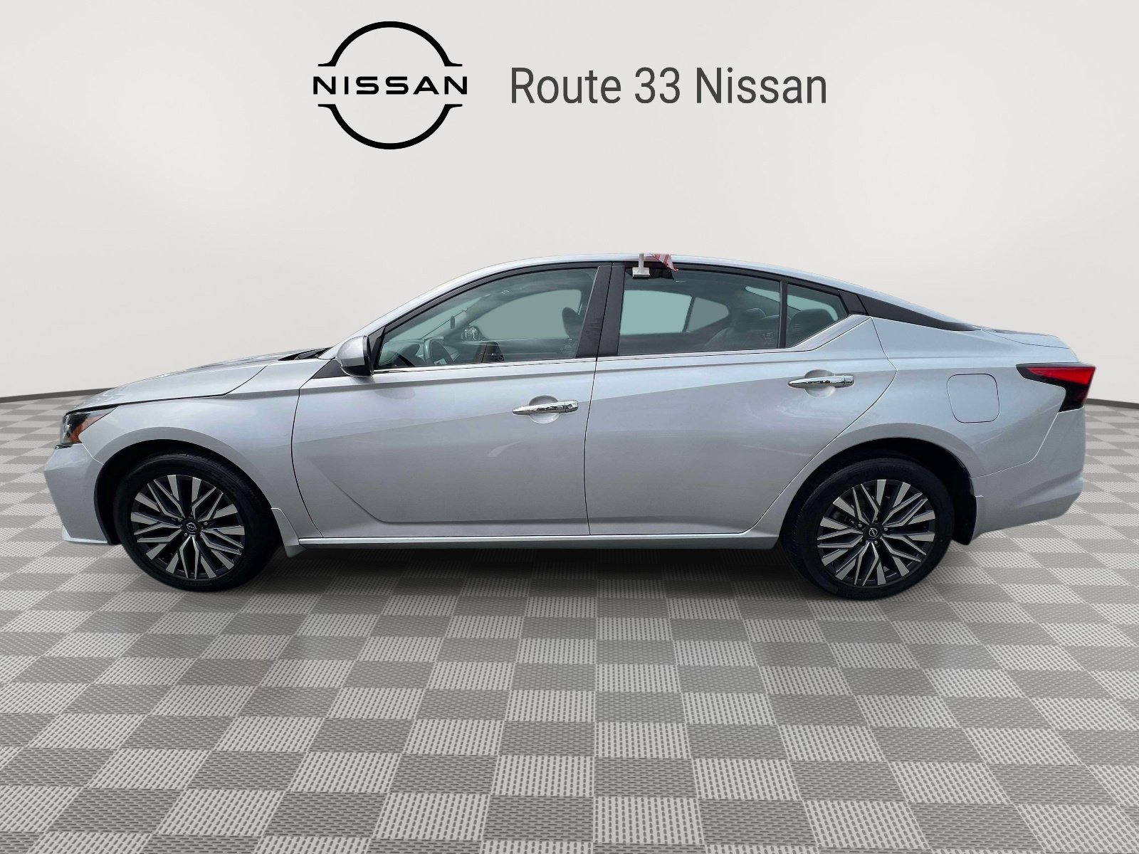 Used 2023 Nissan Altima 2.5 SV w/ SV Premium Package AWD/4WD image 5