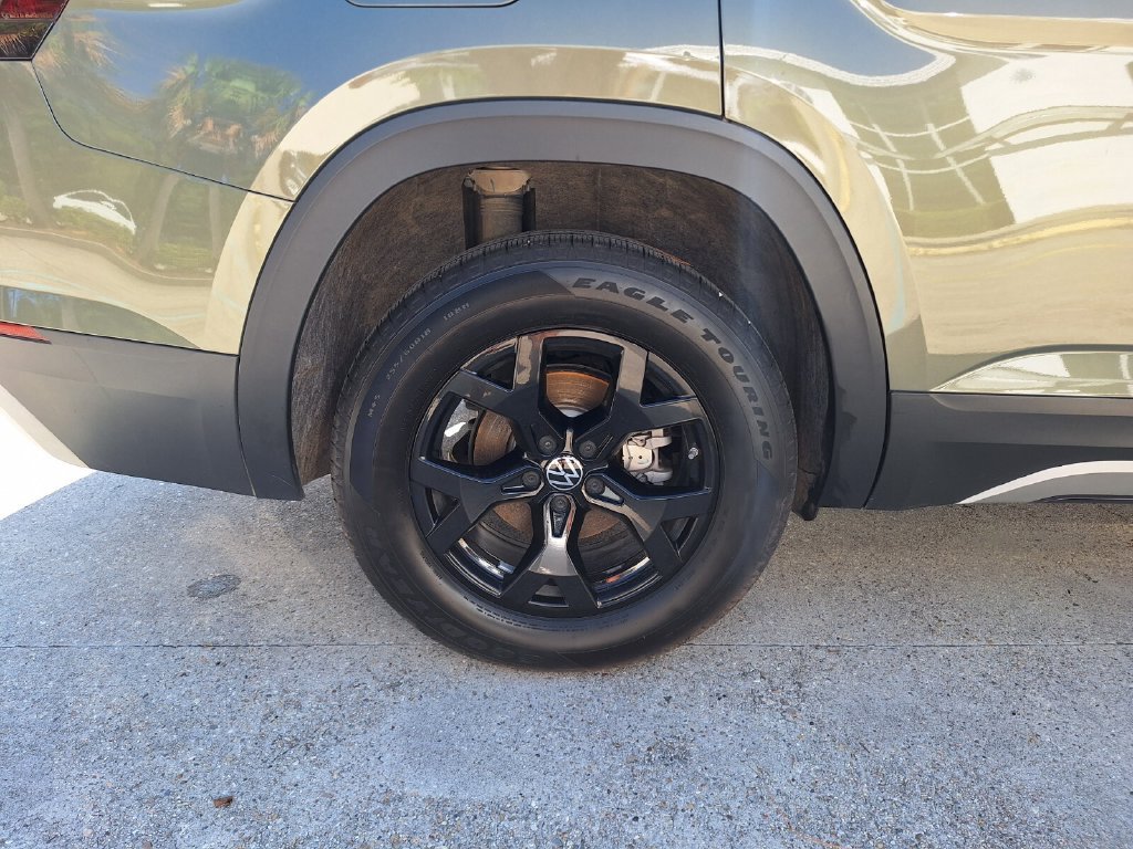 Used 2025 Volkswagen Atlas Peak Edition SE AWD/4WD image 30