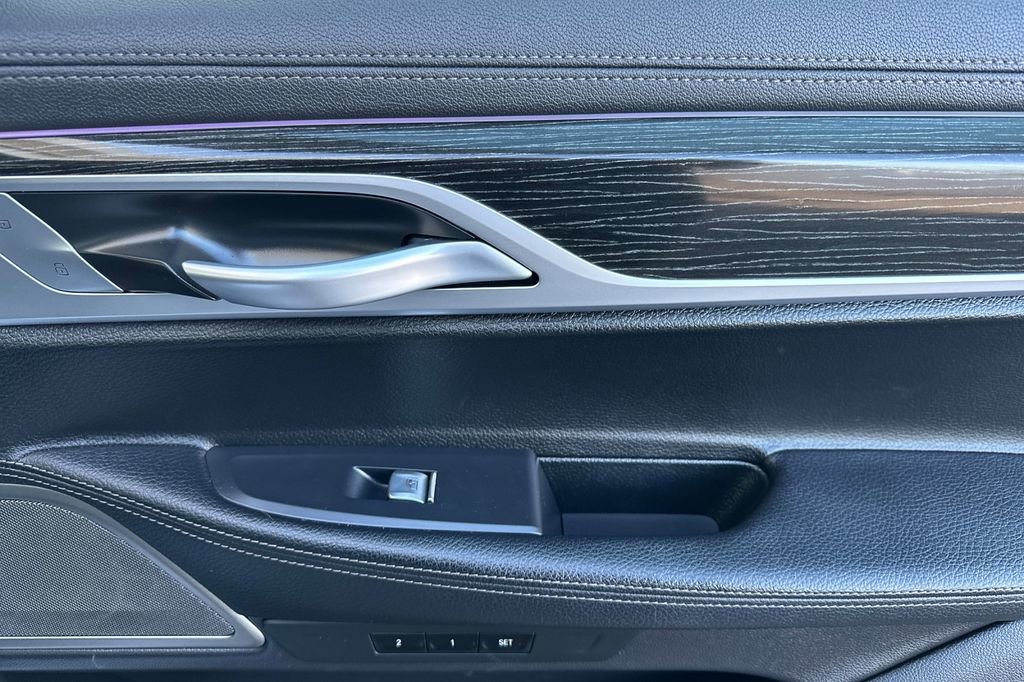 Used 2022 BMW 740i w/ M Sport Package image 18