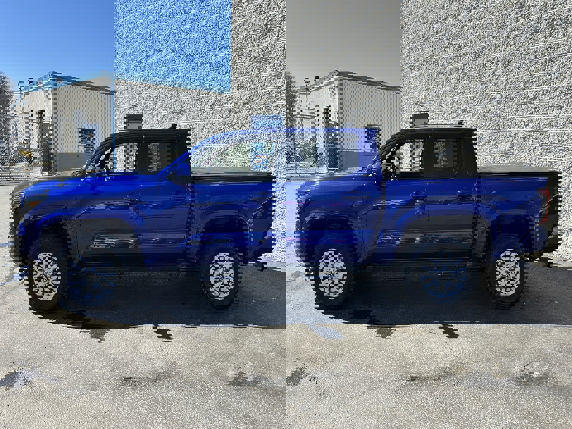 Used 2025 Toyota Tacoma SR5 image 4