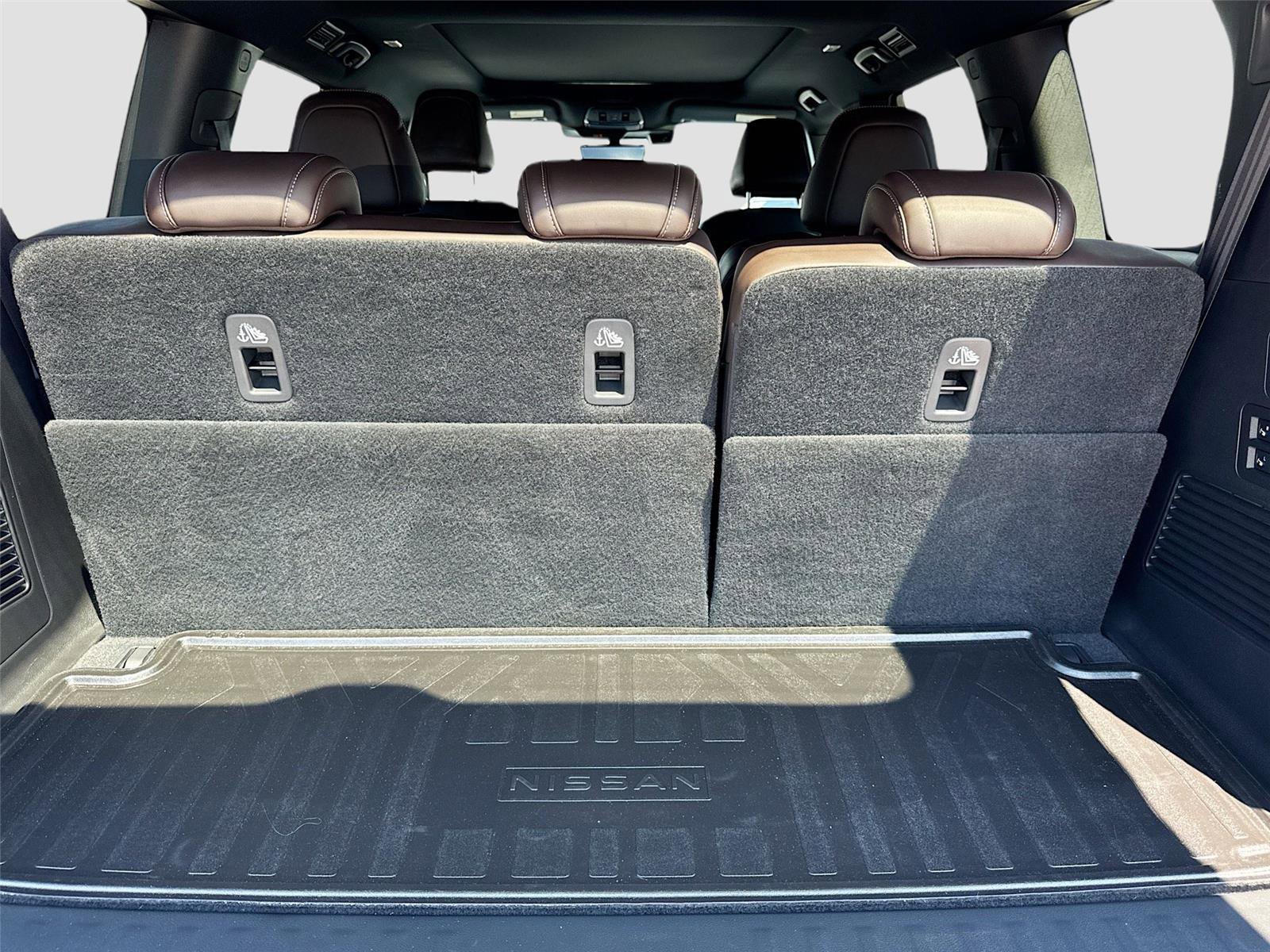 Used 2025 Nissan Armada Platinum image 27
