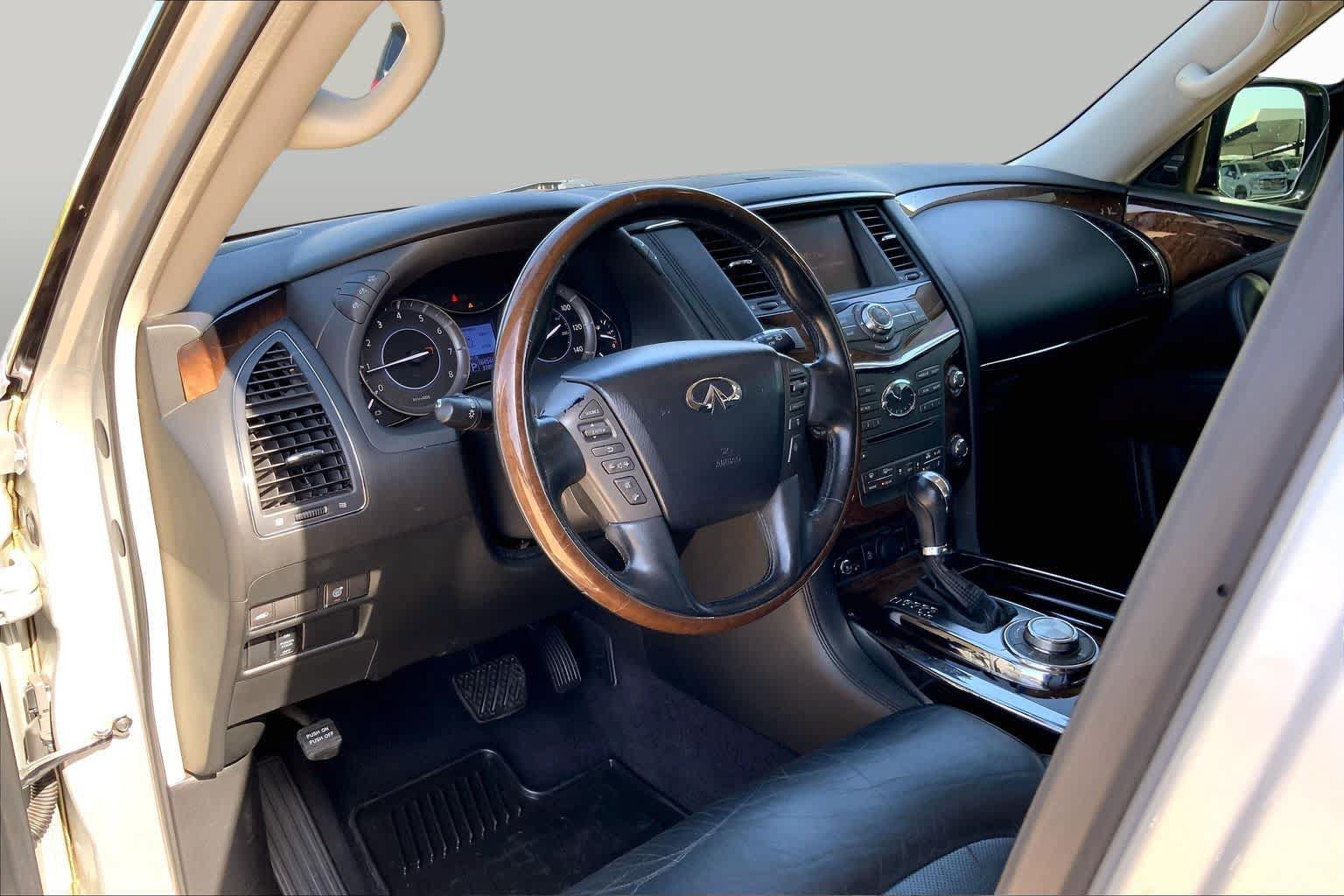 Used 2013 INFINITI QX56 4WD w/ Deluxe Touring Pkg image 17