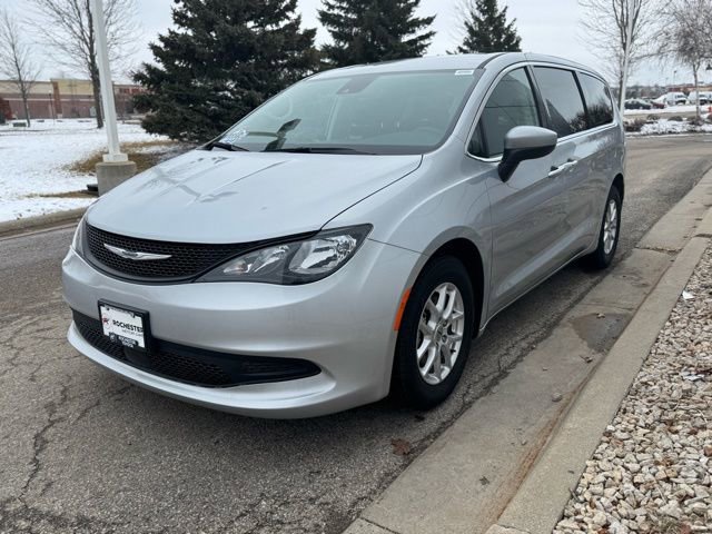 Used 2023 Chrysler Voyager LX image 31
