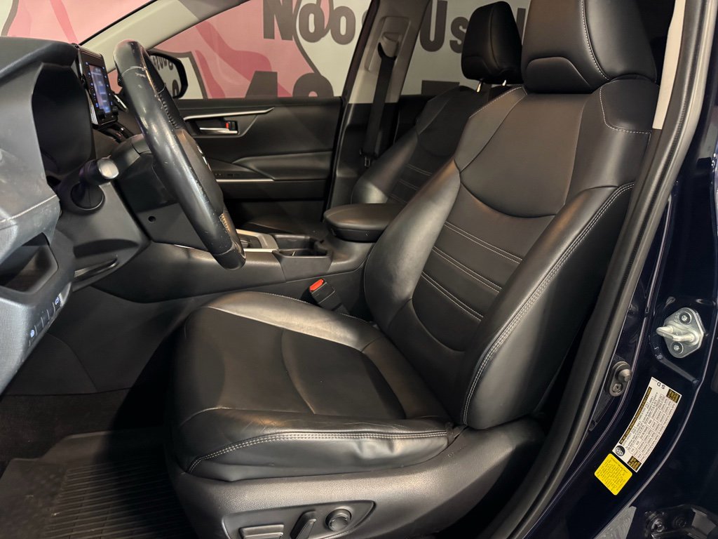 Used 2020 Toyota RAV4 XLE Premium image 18