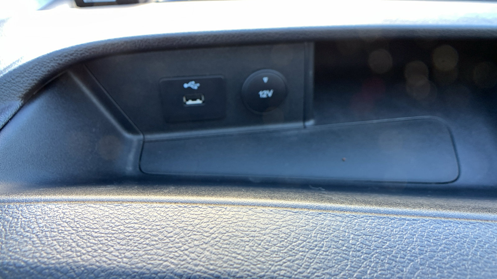 Used 2023 Ford Transit 250 Medium Roof AWD w/ Load Area Protection Package image 19