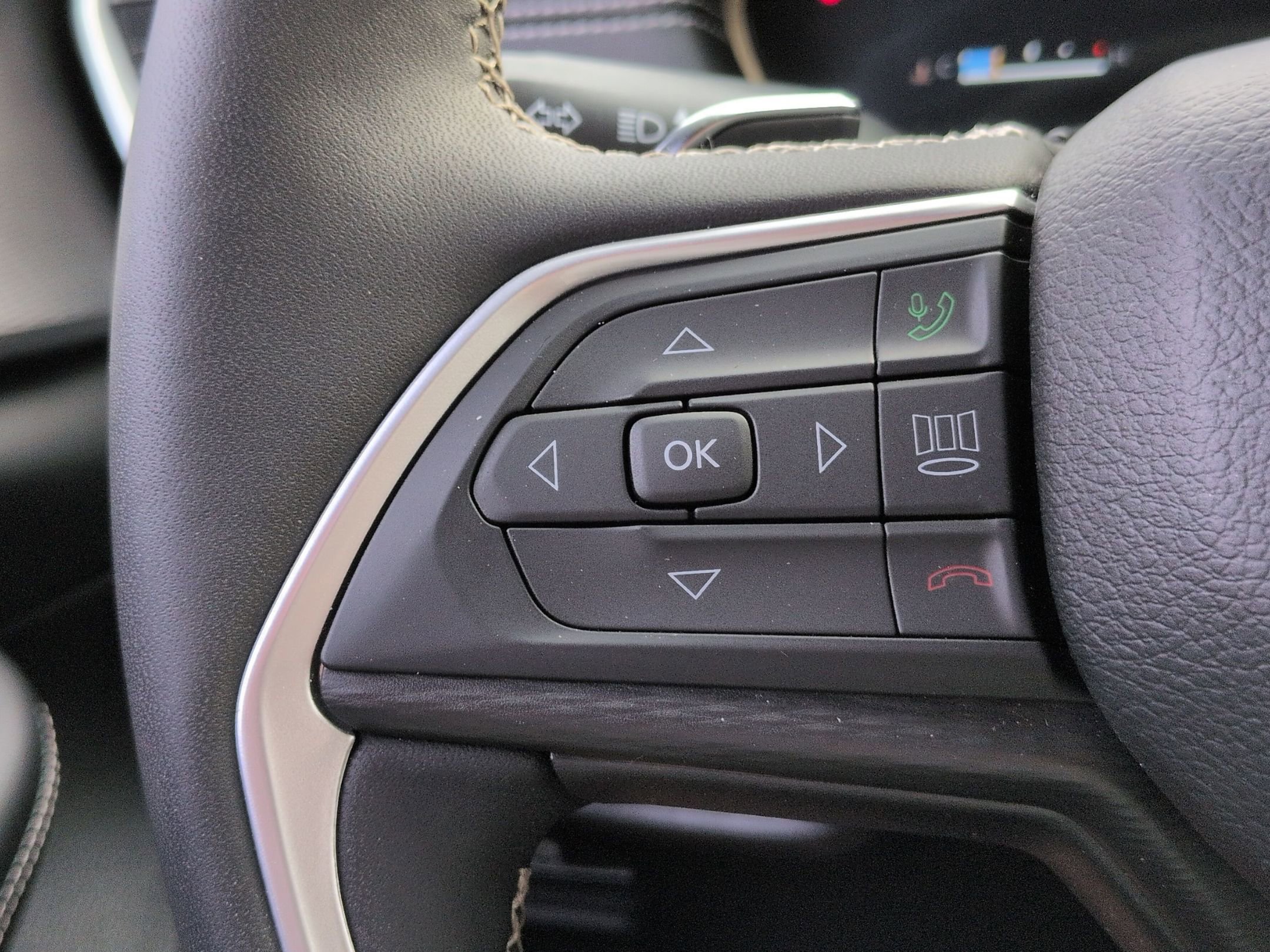 Used 2024 Jeep Grand Cherokee Altitude image 16