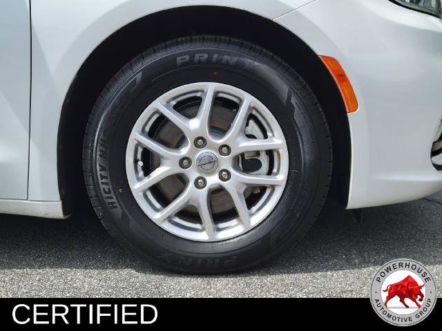 Used 2023 Chrysler Pacifica Touring-L FWD image 12