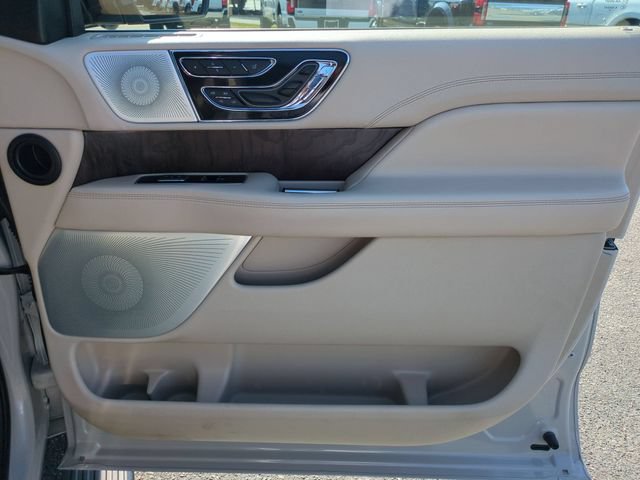 Used 2020 Lincoln Navigator Reserve w/ Equipment Group 208A Reserve AWD/4WD image 34