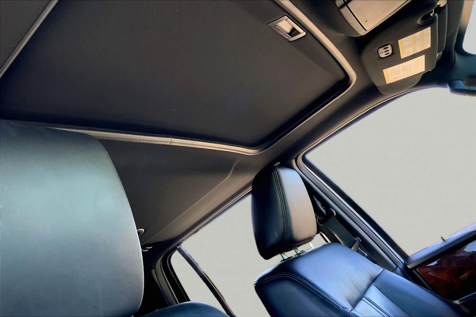 Used 2017 Lincoln Navigator Select RWD image 14