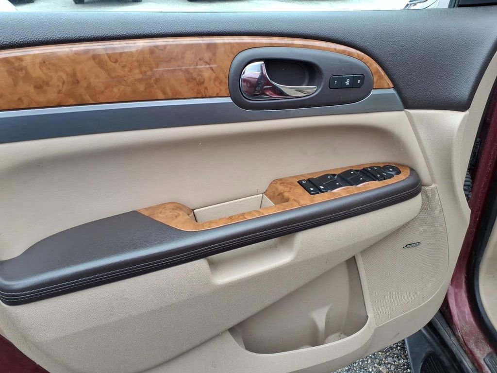 Used 2011 Buick Enclave CXL image 17