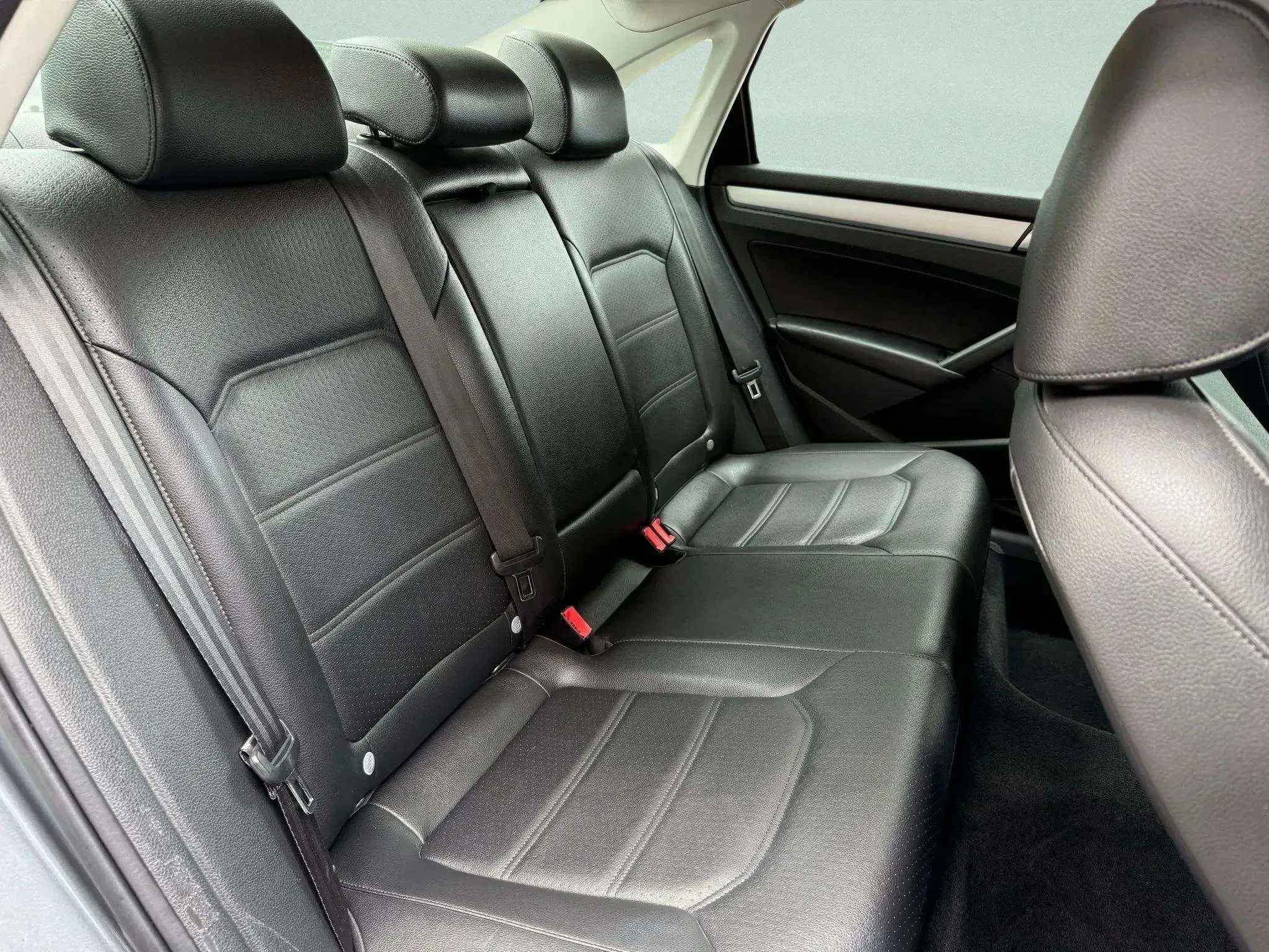Used 2012 Volkswagen Passat TDI SE image 11