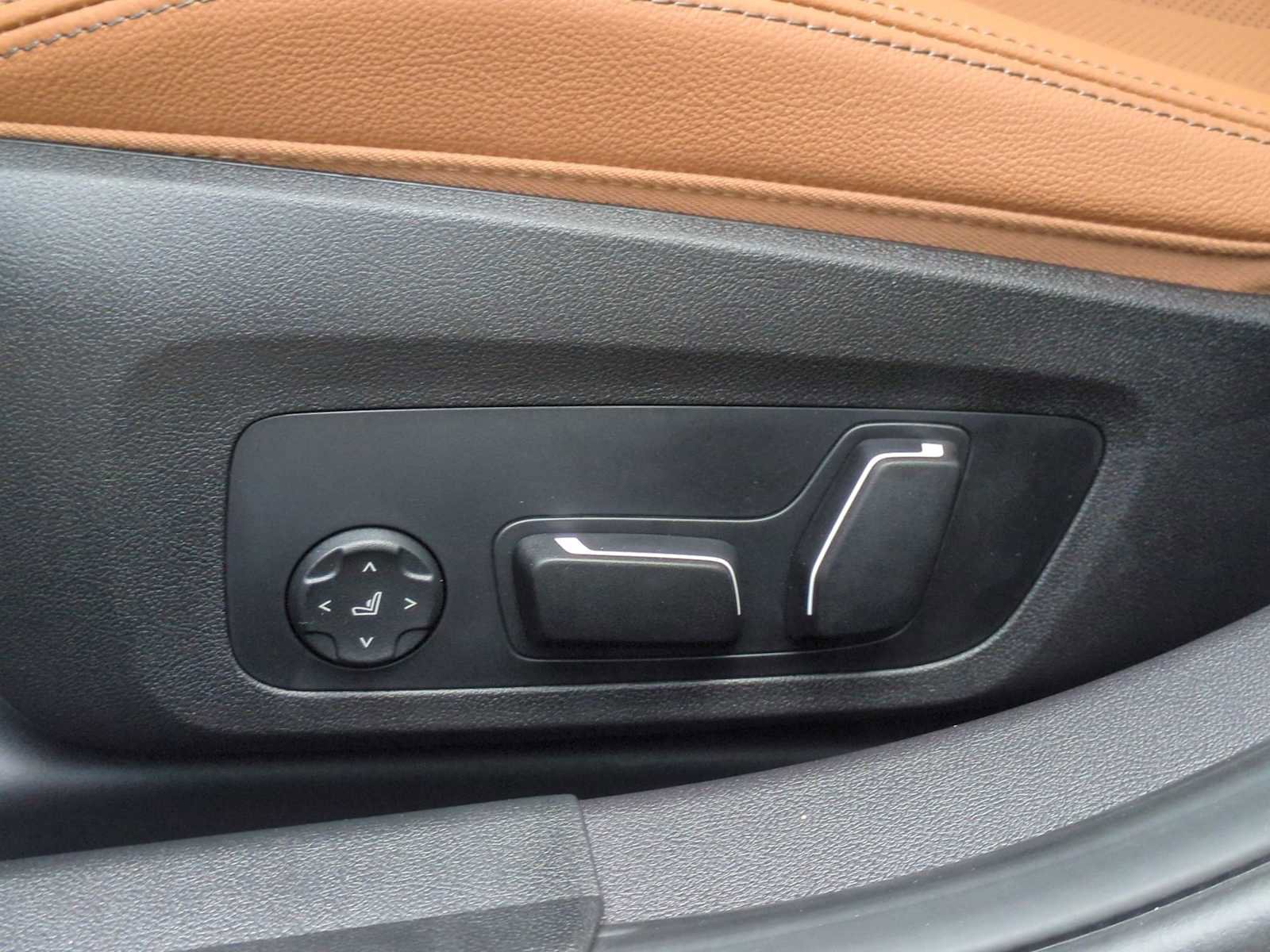 New 2025 BMW 330i xDrive Sedan w/ Premium Package image 17