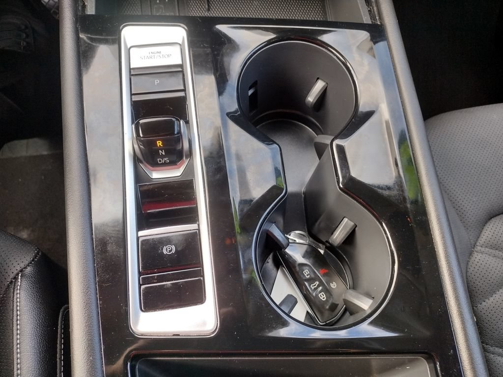 Used 2025 Volkswagen Atlas SE FWD image 27