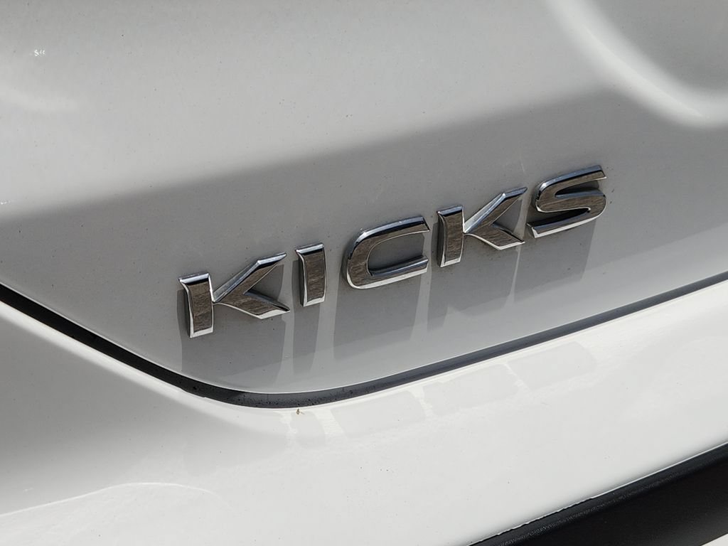 Used 2022 Nissan Kicks S FWD image 9