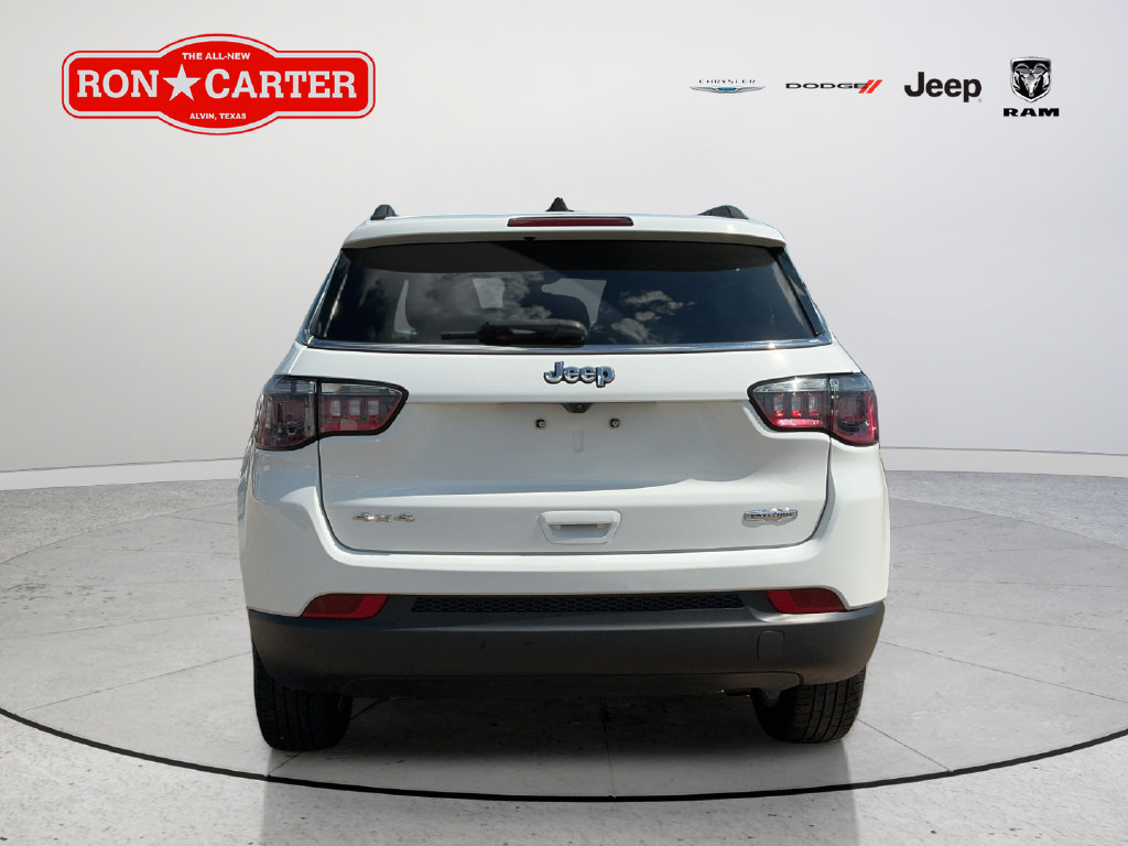 Used 2024 Jeep Compass Latitude AWD/4WD image 5