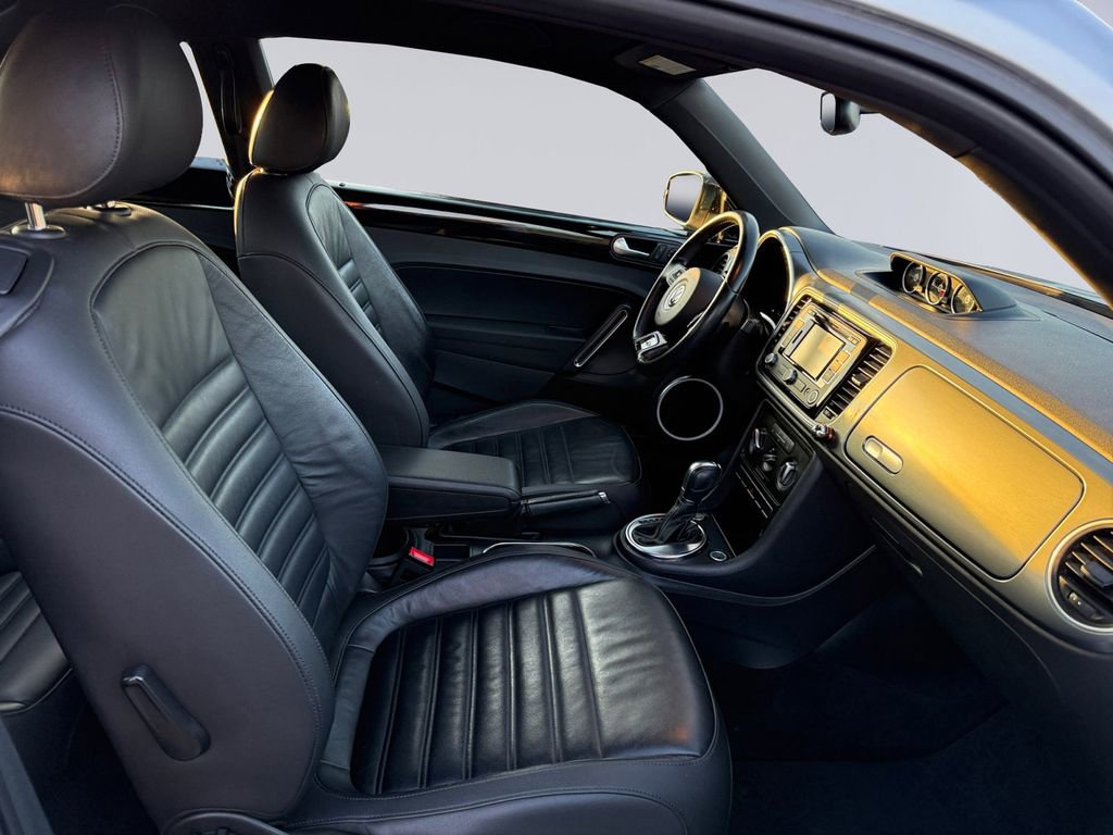 Used 2013 Volkswagen Beetle R-Line image 17