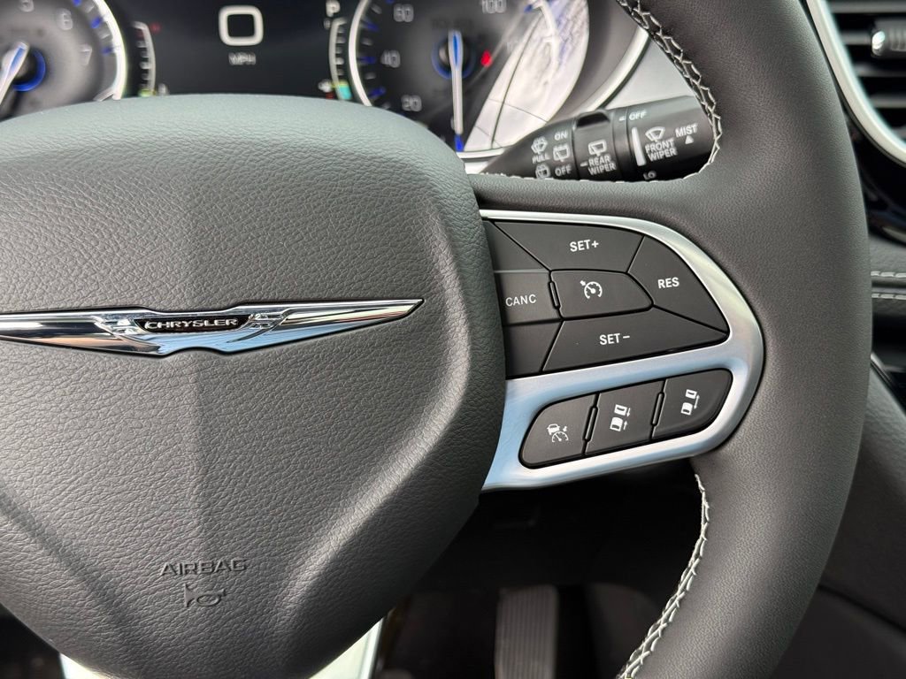 New 2026 Chrysler Pacifica Limited image 16
