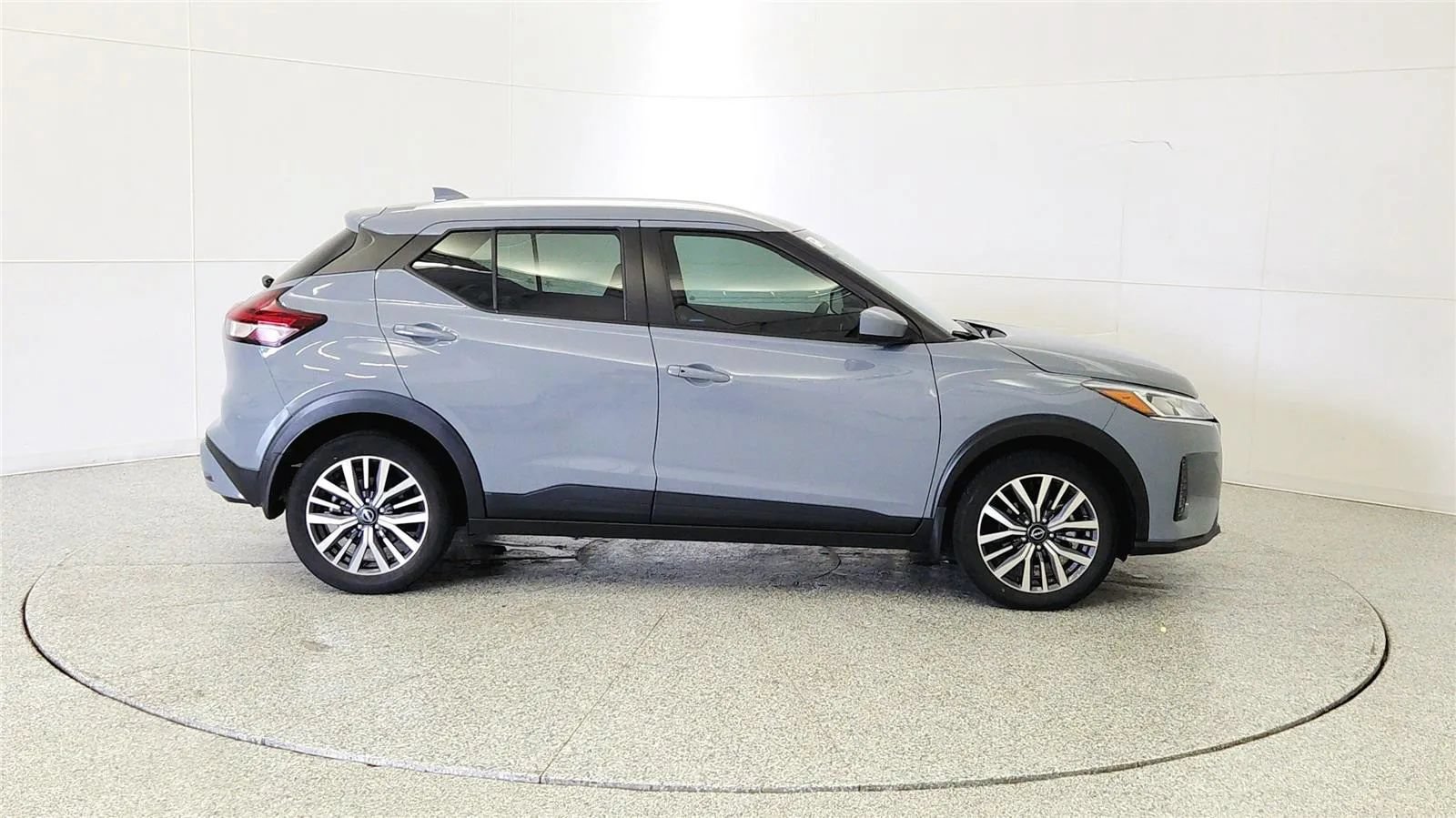 Used 2024 Nissan Kicks SV FWD image 8
