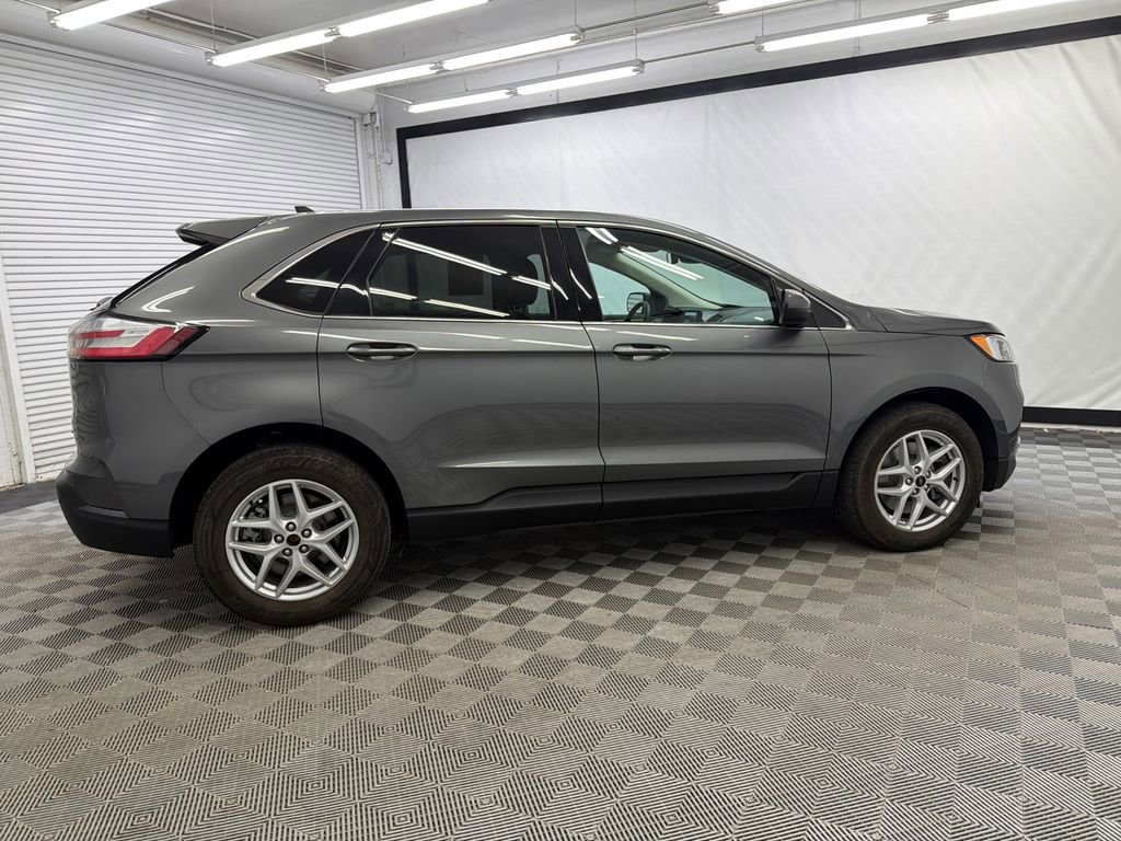 Used 2024 Toyota RAV4 XSE w/ Weather Package AWD/4WD image 39