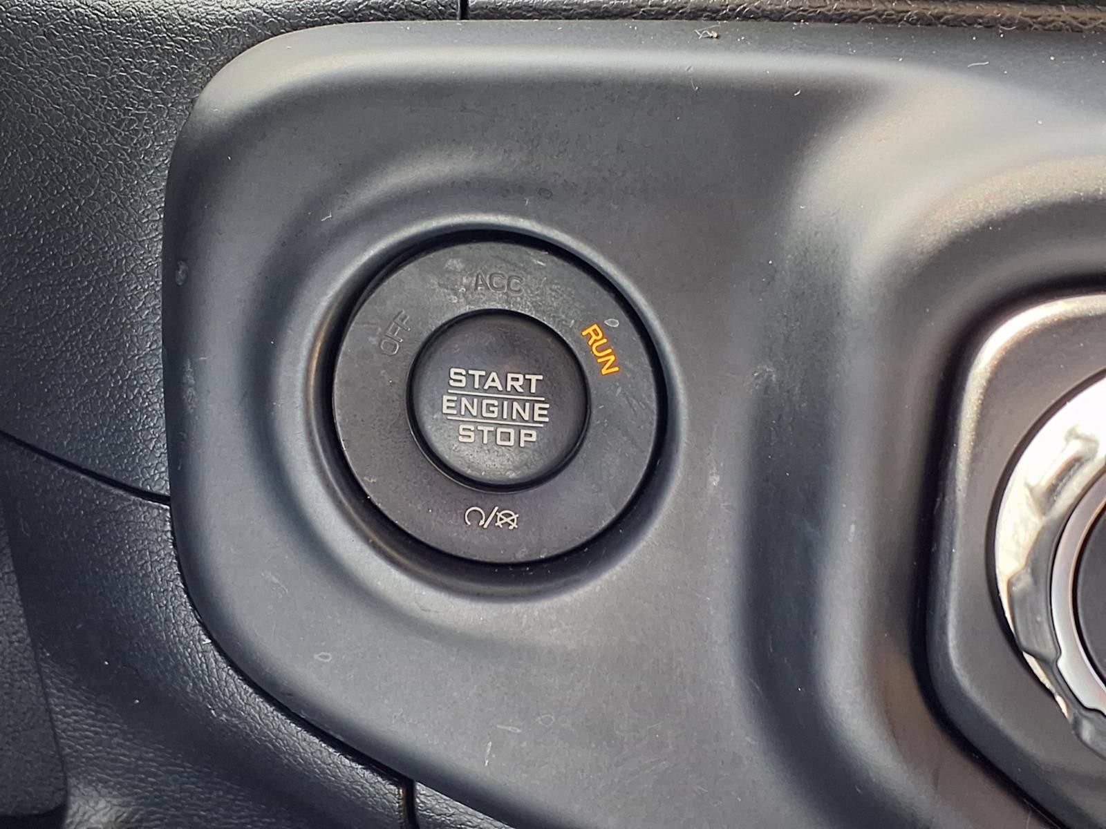 Used 2018 Jeep Wrangler Unlimited Sahara AWD/4WD image 17