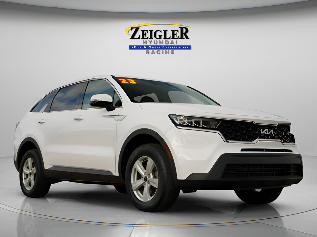 Used 2023 Kia Sorento LX AWD/4WD image 1