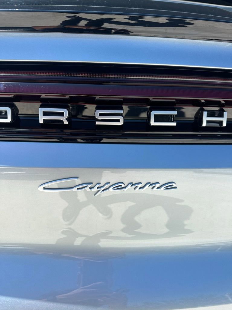 Used 2025 Porsche Cayenne Coupe image 27