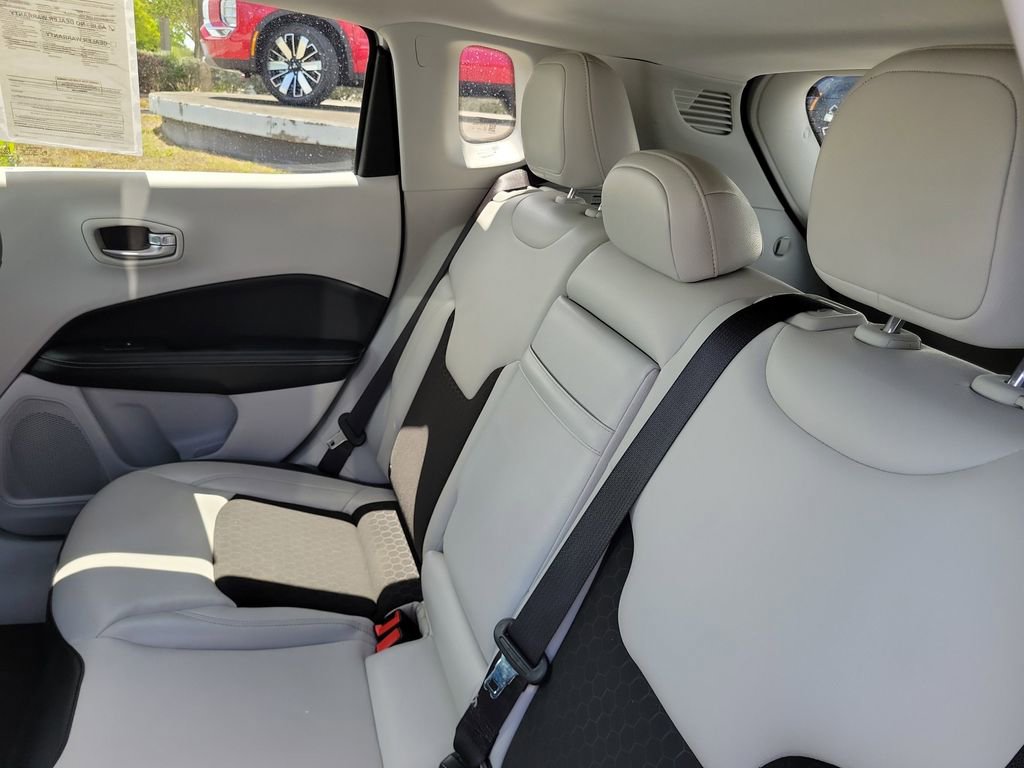 Used 2018 Jeep Compass Latitude image 12