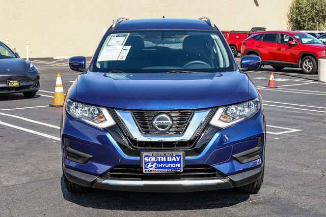 Used 2018 Nissan Rogue SV image 2