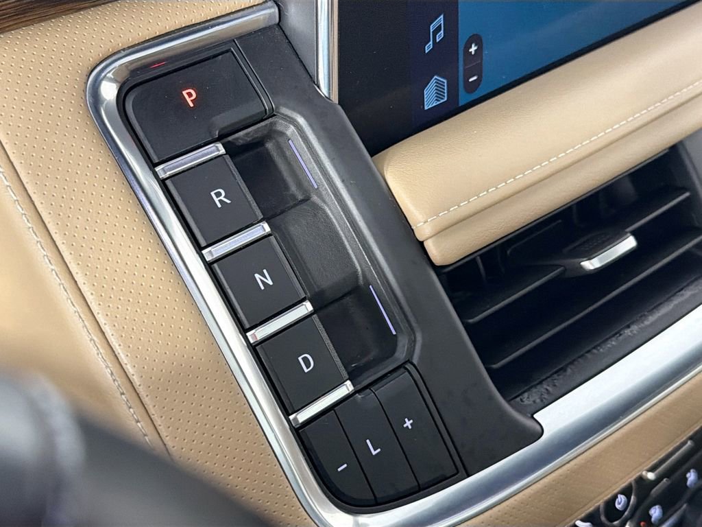 Used 2023 Chevrolet Suburban Premier w/ Premium Package image 17