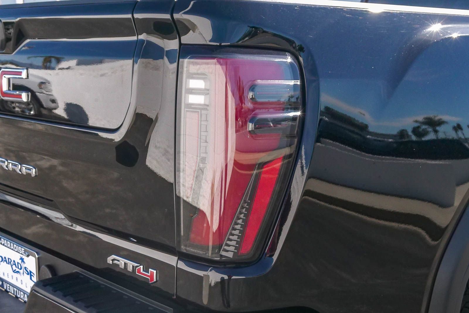 Used 2025 GMC Sierra 2500 AT4 image 10