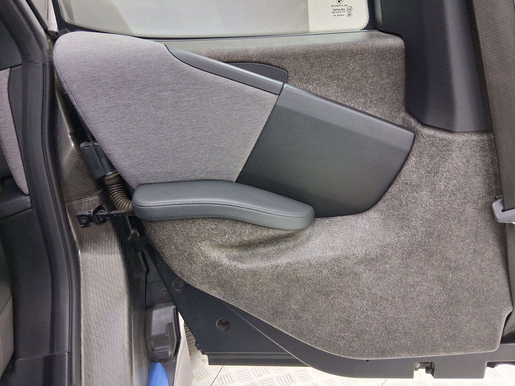 Used 2016 BMW i3 4dr HB w/Range Extender image 28