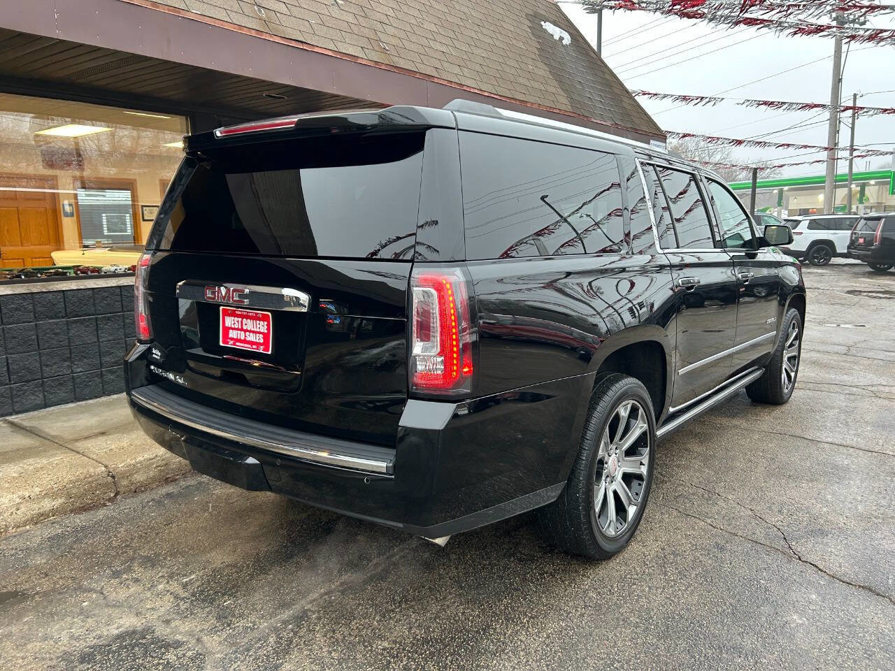 Used 2017 GMC Yukon XL Denali w/ Open Road Package image 3