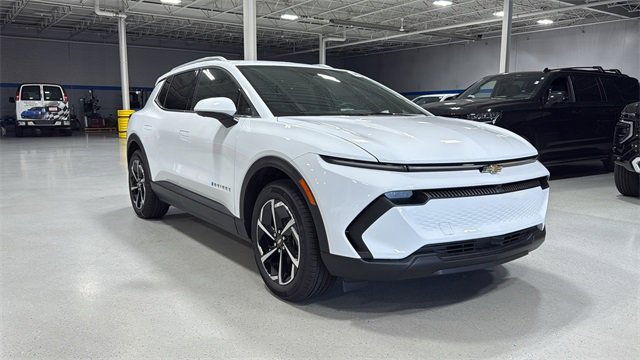 New 2026 Chevrolet Equinox EV LT image 2