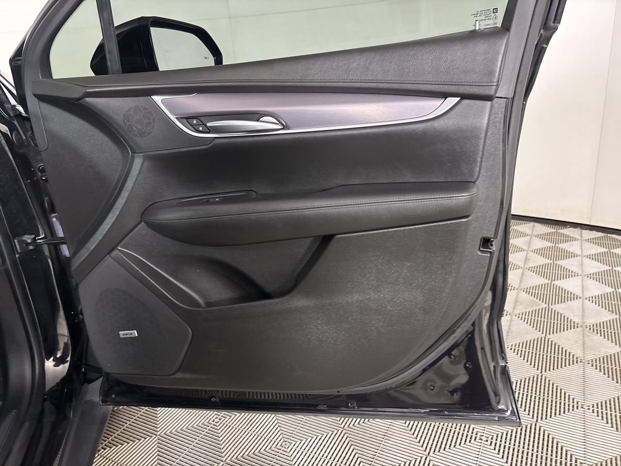 Used 2017 Cadillac XT5 Luxury w/ Driver Awareness Package FWD image 29