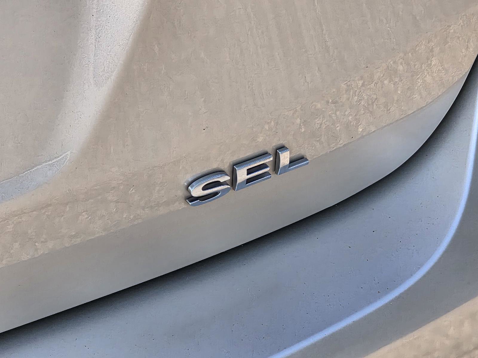 Used 2018 Ford Focus SEL w/ Cold Weather Package image 39