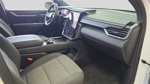 Used 2025 GMC Acadia Elevation image 13