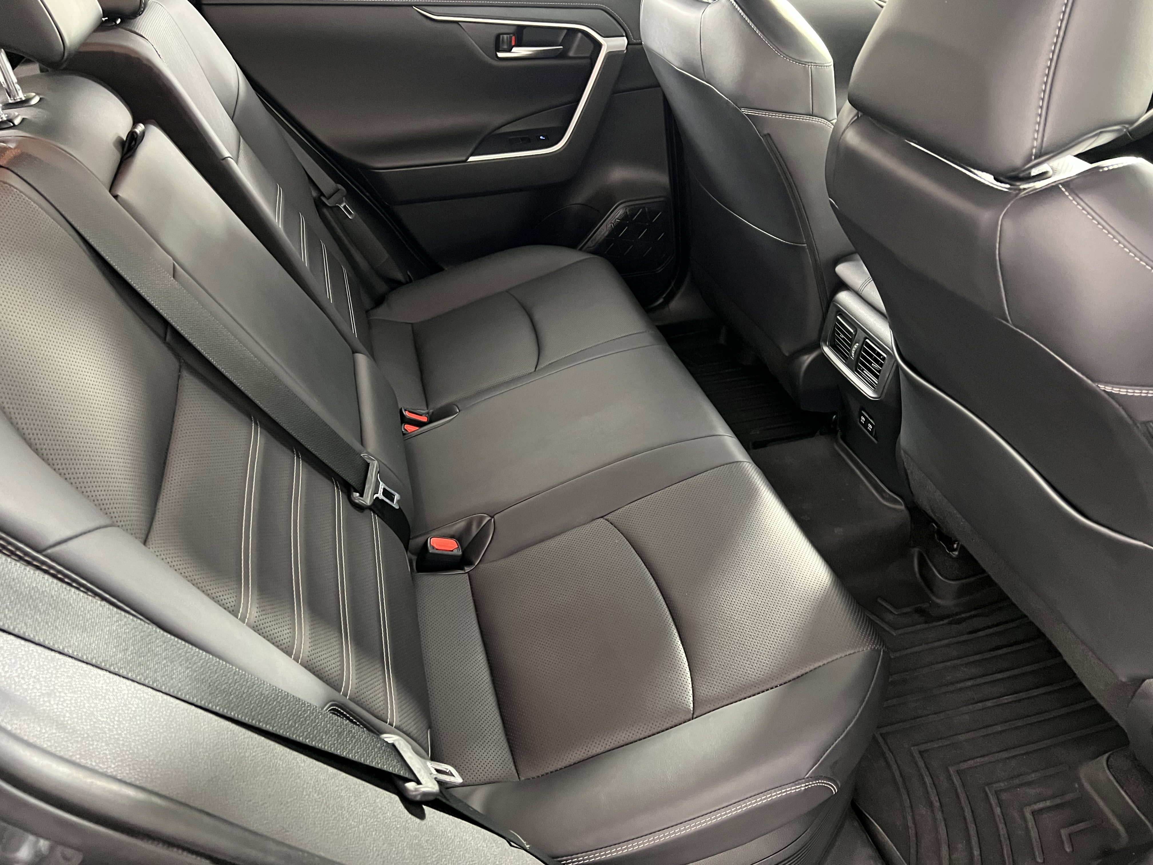 Used 2020 Toyota RAV4 Limited image 24