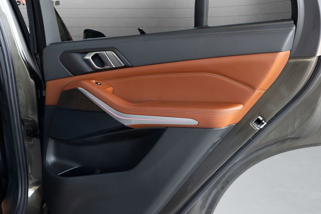 Used 2022 BMW X5 xDrive40i w/ M Sport Package AWD/4WD image 65