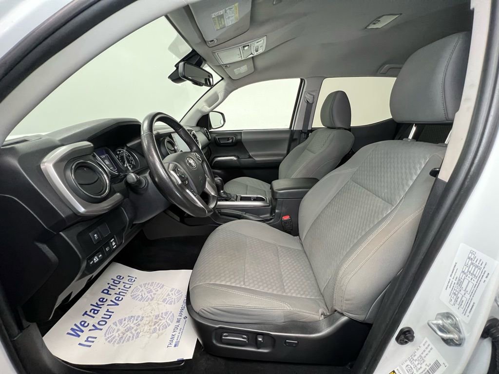 Used 2021 Toyota Tacoma SR5 AWD/4WD image 4