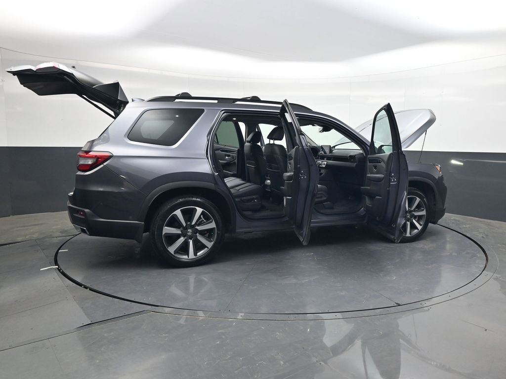 Used 2023 Honda Pilot Touring image 34