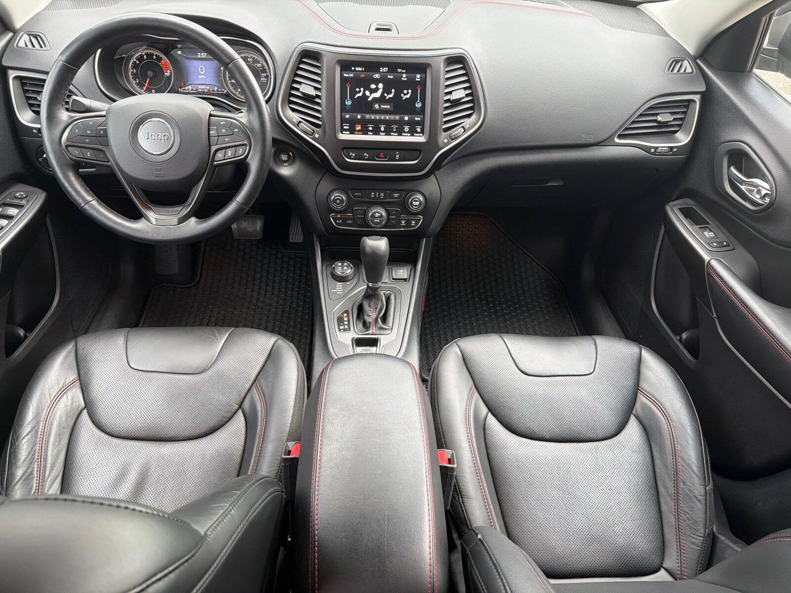 Used 2020 Jeep Cherokee Trailhawk image 21