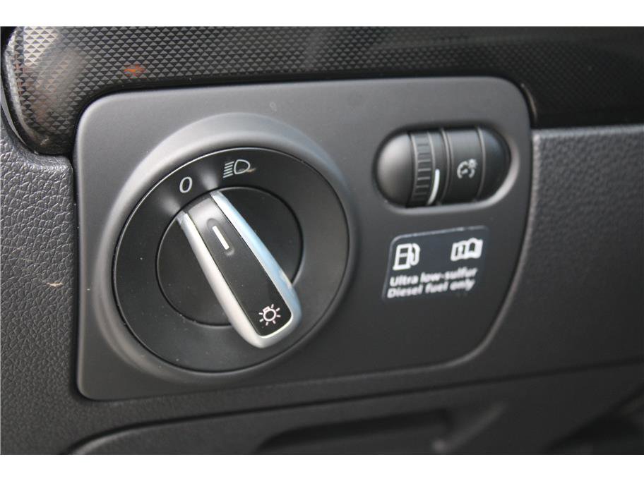 Used 2013 Volkswagen Jetta TDI image 18