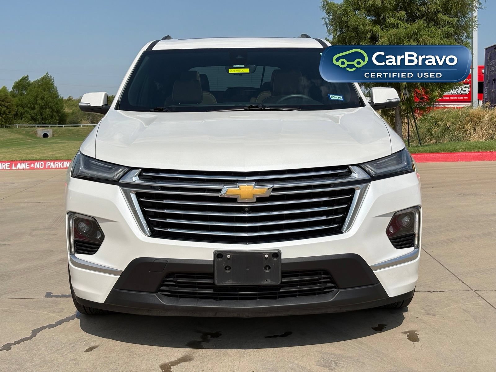 Used 2023 Chevrolet Traverse Premier FWD image 2